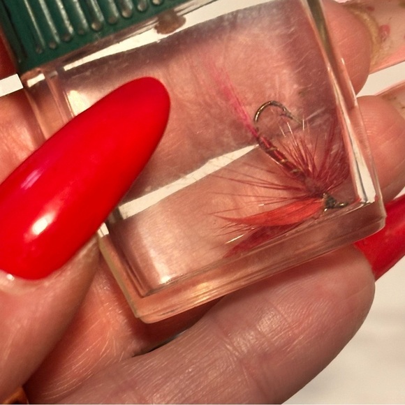 VINTAGE CASTOR STYLE RED FISHING LURE GREEN
BAND LIGHTER - Picture 3 of 5